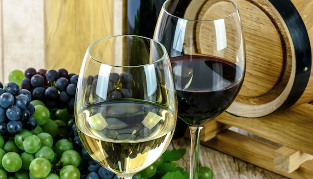 imagem de 2 copos de vinho